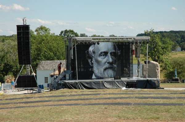 Who is that? A portrait of Robert E. Lee is projected on a huge screen set up just north of Meade's headquarters. 