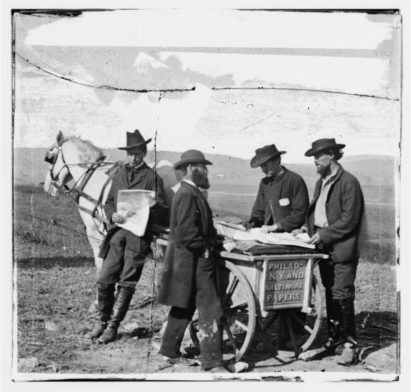 Newspaper vendors with the Army of the Potomac in November 1863 in a photography by Alexander Gardner (Library of Congress).